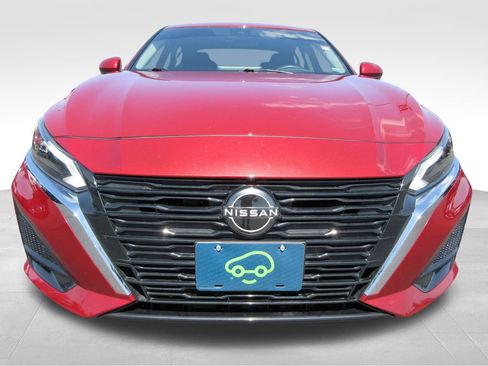 Used 2024 Nissan Altima 2.5 SL FWD image 8