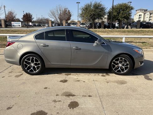 Used 2017 Buick Regal Sport Touring image 3