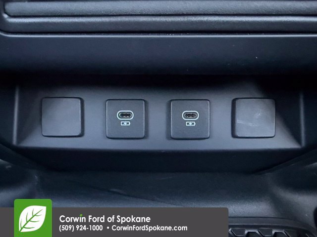 Used 2025 Land Rover Defender 110 X-Dynamic SE AWD/4WD image 13