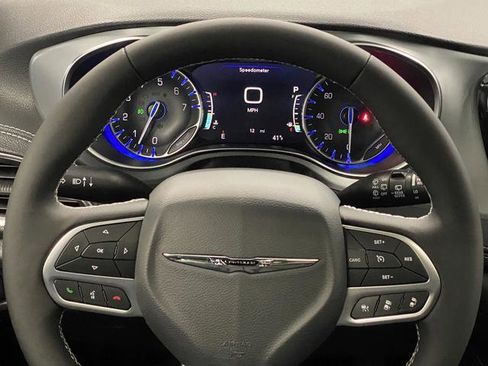 New 2026 Chrysler Pacifica Limited w/ Trailer Tow Group image 17