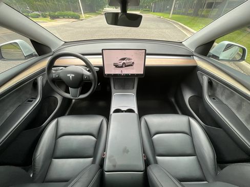 Used 2023 Tesla Model Y Long Range AWD/4WD image 19