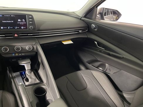 New 2026 Hyundai Elantra SE FWD image 17