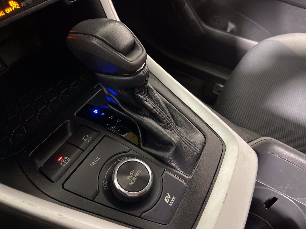 Certified 2023 Toyota RAV4 LE AWD/4WD image 22