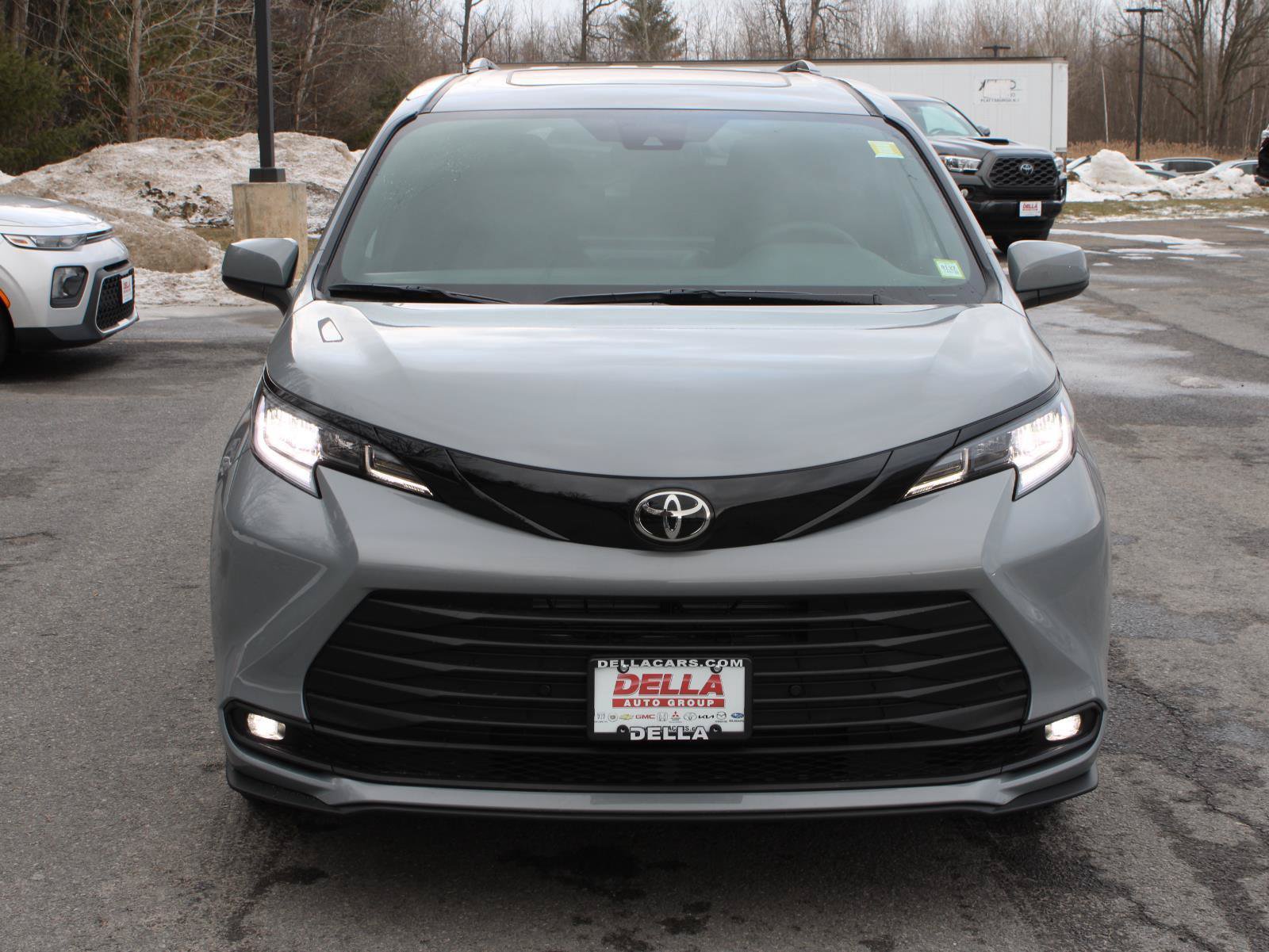 New 2026 Toyota Sienna XLE Woodland Edition AWD/4WD image 2
