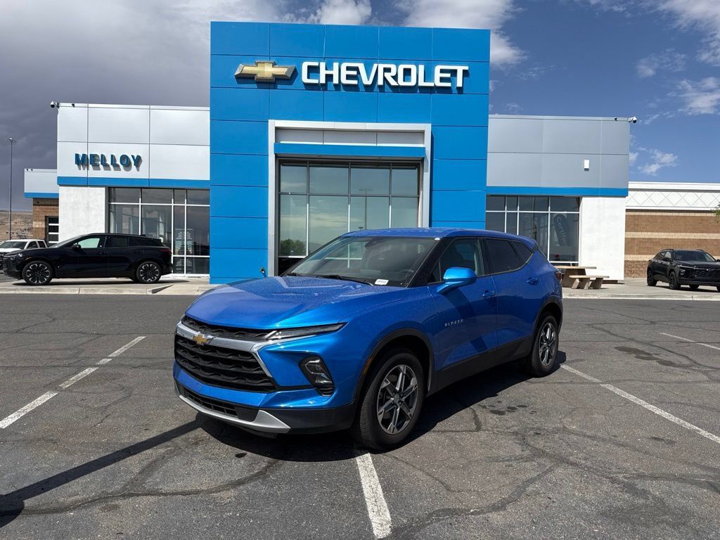 Certified 2025 Chevrolet Blazer LT AWD/4WD image 1