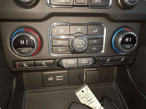 Used 2021 Chevrolet Tahoe Z71 image 24