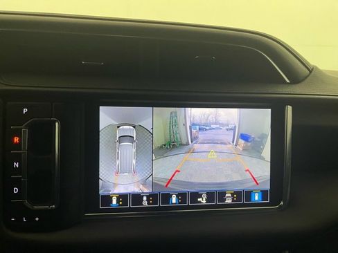 Used 2021 GMC Yukon Denali w/ Denali Premium Package image 16