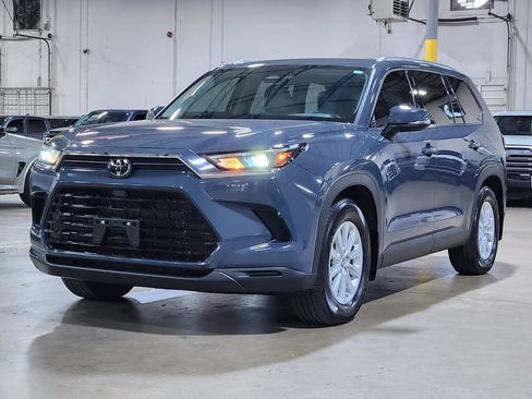 Used 2024 Toyota Grand Highlander FWD image 4