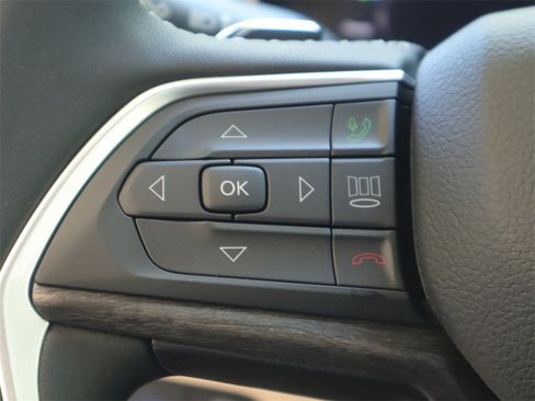 New 2023 Jeep Grand Cherokee Overland w/ Rear Seat Video Group I image 11