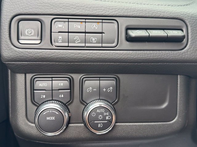 Used 2024 GMC Yukon XL Denali AWD/4WD image 43