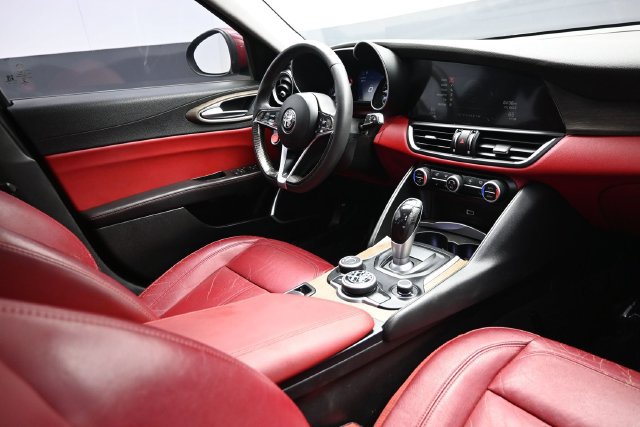 Used 2019 Alfa Romeo Giulia Ti RWD image 14