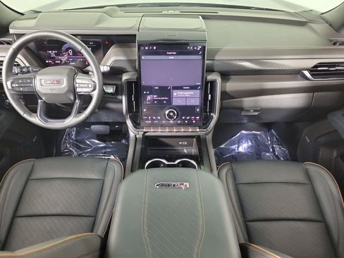 Used 2025 GMC Yukon XL AT4 w/ AT4 Premium Package AWD/4WD image 17
