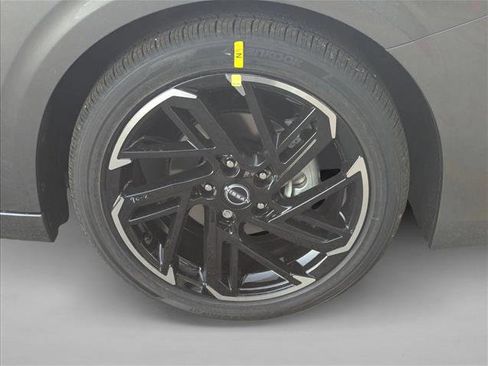 New 2026 Nissan Sentra SR w/ SR Premium Package FWD image 9