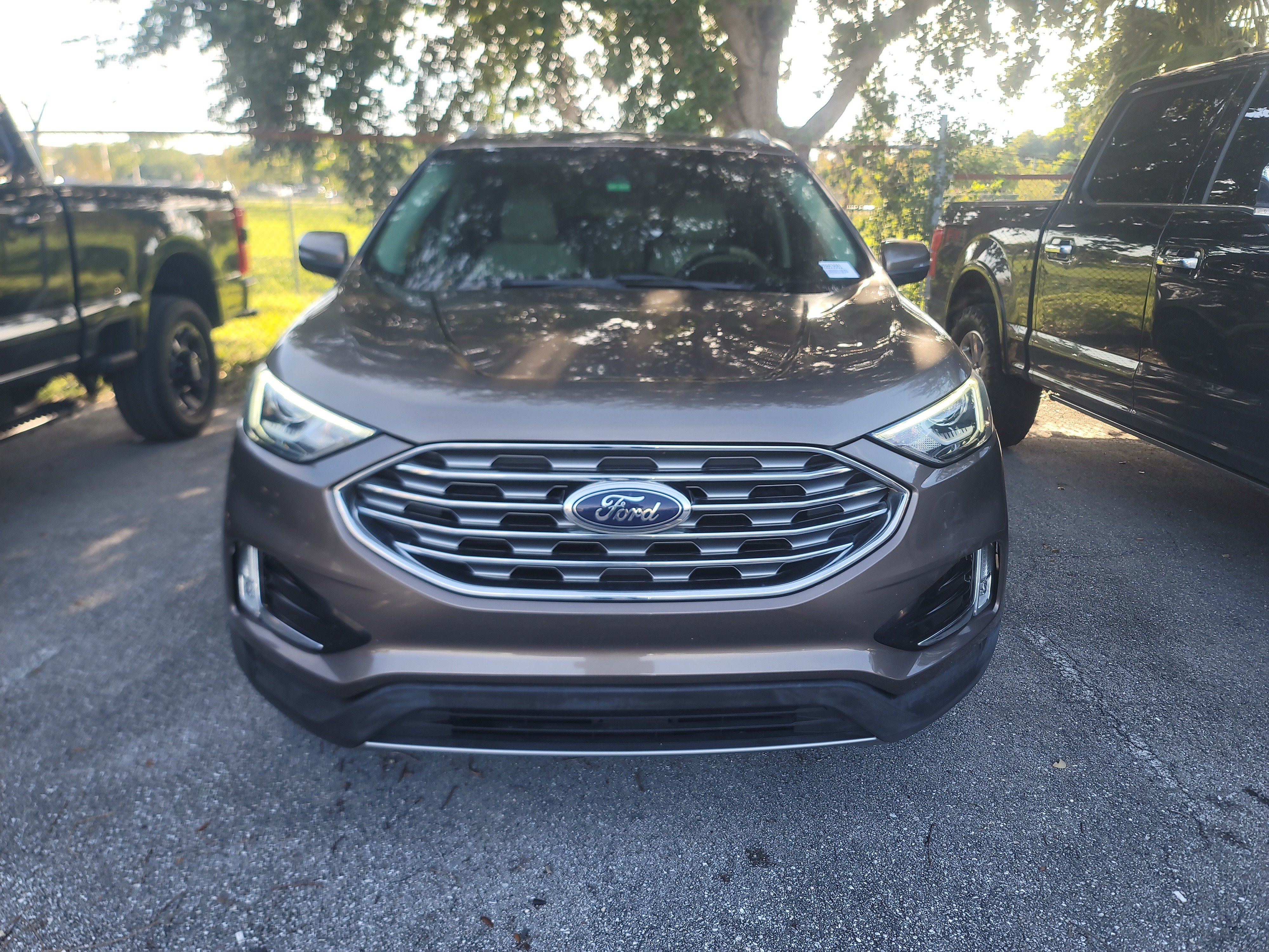 Used 2019 Ford Edge Titanium FWD image 2