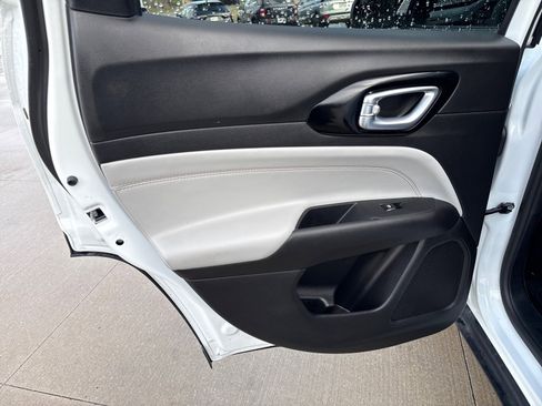 Used 2026 Jeep Compass Limited image 11