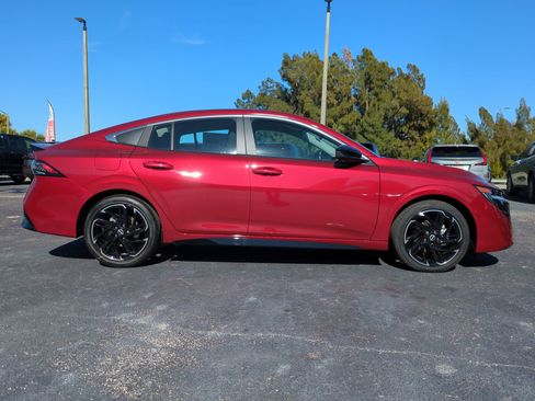 New 2026 Nissan Sentra SR w/ Floor Mat Package FWD image 3