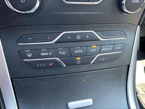 Used 2017 Ford Edge SEL w/ Equipment Group 201A AWD/4WD image 31