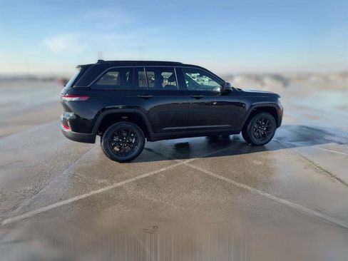 New 2026 Jeep Grand Cherokee Altitude image 13