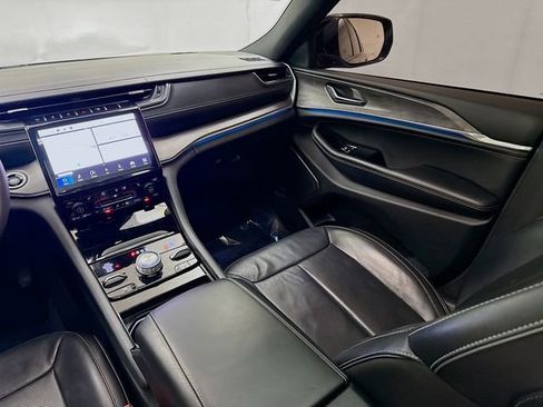 Used 2023 Jeep Grand Cherokee L Overland image 25