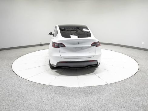 Used 2021 Tesla Model Y Long Range AWD/4WD image 30