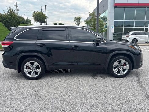 Used 2019 Toyota Highlander Limited AWD/4WD image 2