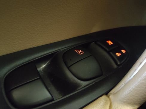 Used 2018 Nissan Rogue SV image 27