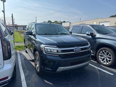 Used 2024 Ford Expedition XLT RWD image 1