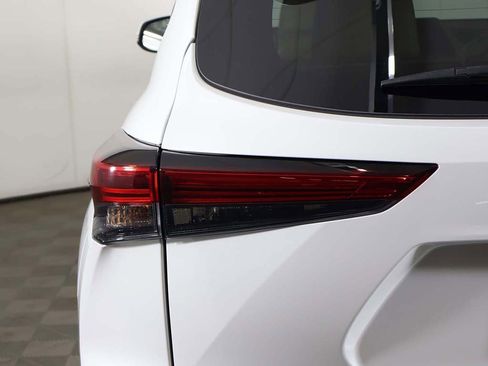 Used 2022 Toyota Highlander Limited image 18