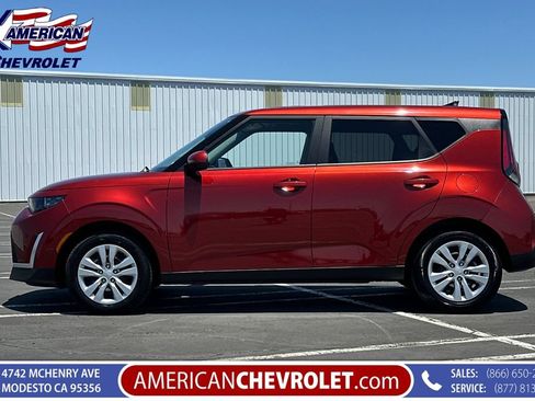 Used 2025 Kia Soul LX FWD image 7