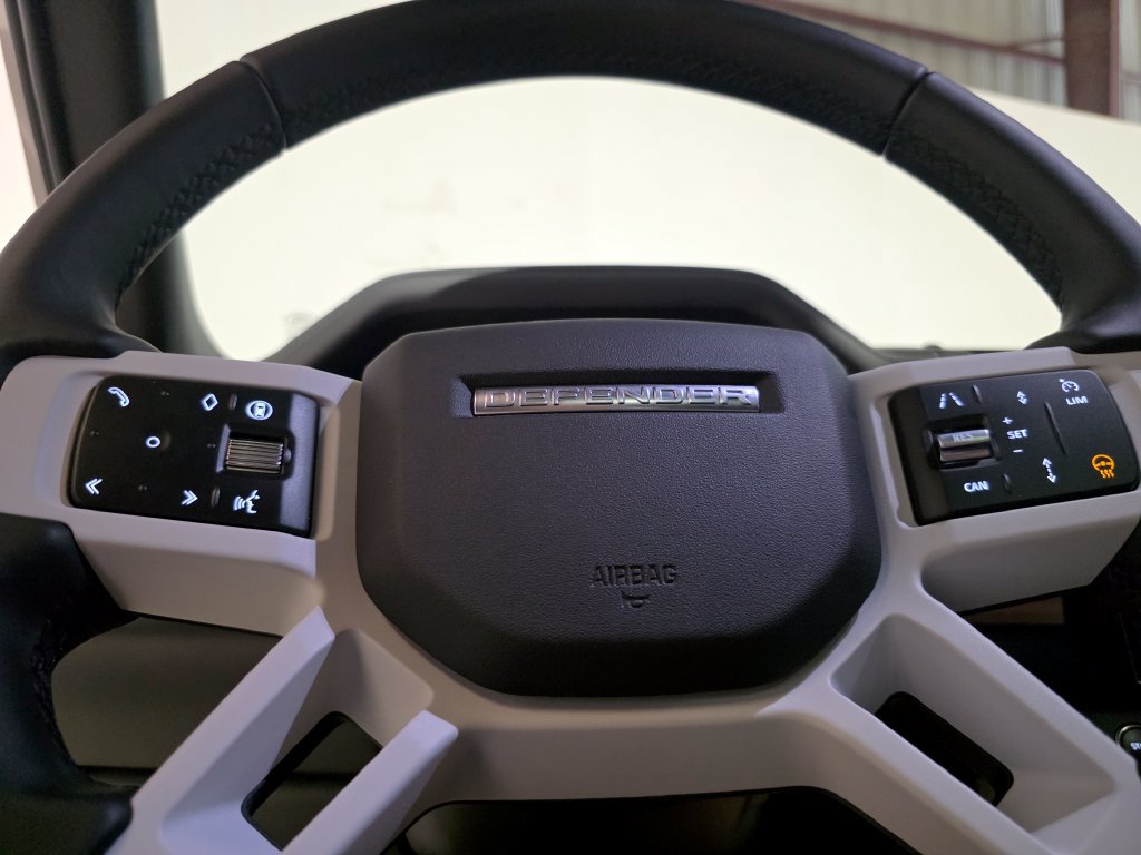 New 2026 Land Rover Defender 110 X-Dynamic SE AWD/4WD image 17
