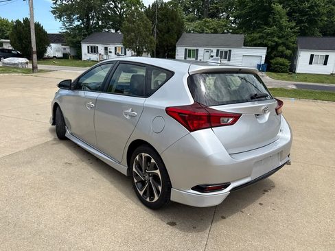 Used 2018 Toyota Corolla iM w/ All-Weather Mat Package FWD image 8