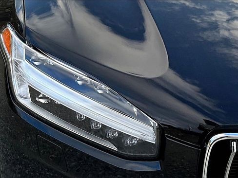 Used 2021 Volvo XC90 T6 Momentum w/ Protection Package Premier image 28