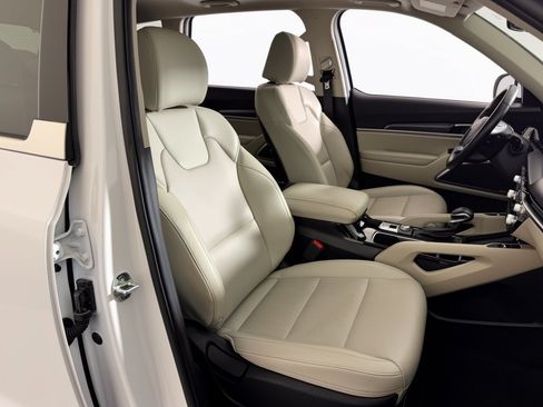 Used 2025 Kia Telluride S FWD image 30