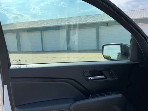 Used 2024 Chevrolet Colorado LT w/ LT Convenience Package III image 18