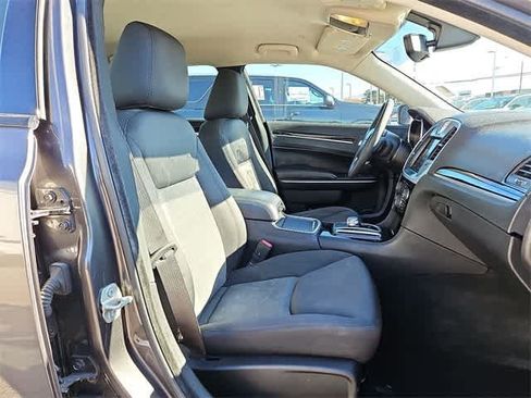 Used 2023 Chrysler 300 Touring w/ Sport Appearance Package image 32