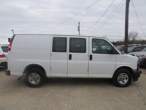 Used 2018 GMC Savana 2500 w/ Driver Convenience Package image 4
