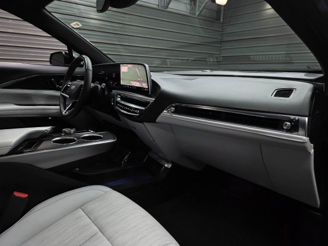 Used 2024 Cadillac Lyriq Luxury AWD/4WD image 13