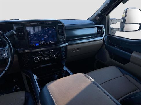 Used 2023 Ford F250 Lariat w/ Chrome Package image 27