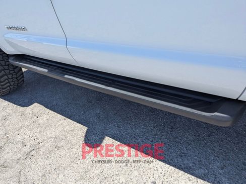 Used 2018 Toyota Tundra SR5 AWD/4WD image 11