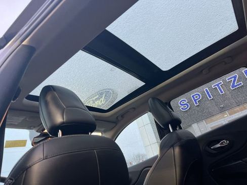 Used 2016 Jeep Cherokee Limited image 18