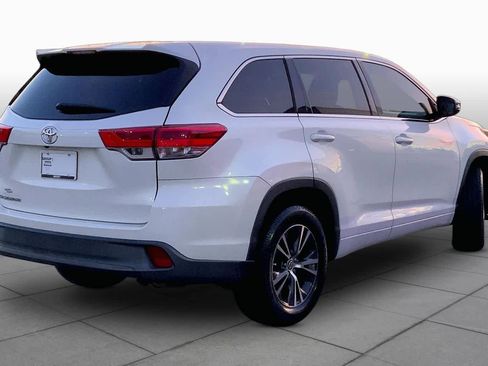 Used 2017 Toyota Highlander LE FWD image 13