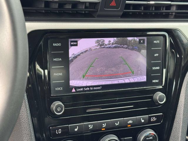 Used 2022 Volkswagen Passat 2.0T SE FWD image 18