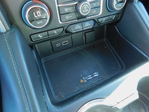 Used 2023 Chevrolet Suburban LT image 32