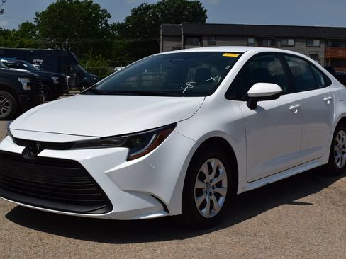 Used 2025 Toyota Corolla LE FWD image 1