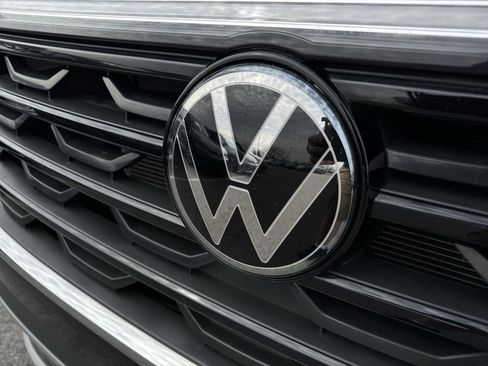 Certified 2024 Volkswagen Atlas Cross Sport SE w/ Black Wheel Package image 29