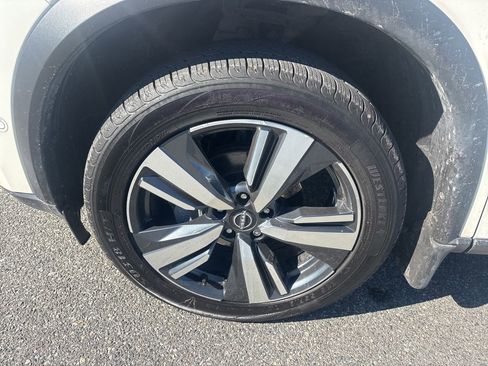 Used 2023 Nissan Rogue SL w/ SL Premium Package image 11