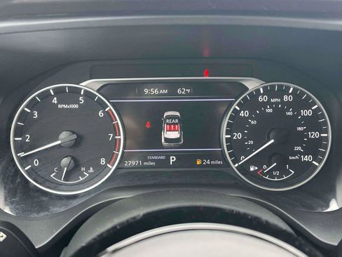 Used 2023 Nissan Rogue SV image 24