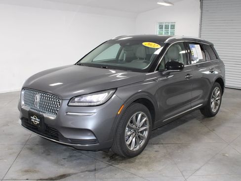 Used 2022 Lincoln Corsair AWD w/ Premium Package image 4