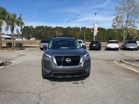 New 2025 Nissan Pathfinder SV image 2