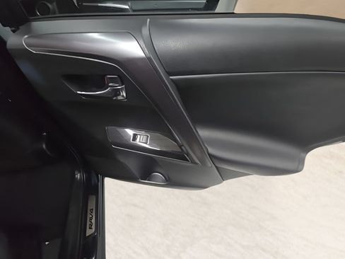 Used 2018 Toyota RAV4 SE AWD/4WD image 21